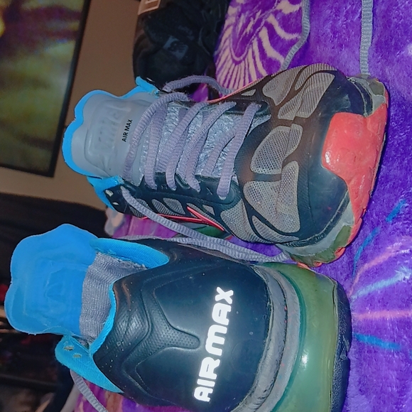 Nike Youth Kids Air Max Black and Gray Sneakers with Orange Accents - Picture 3 of 4